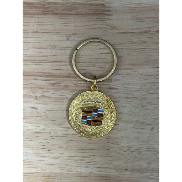 Vintage Cadillac Gold Tone Key Ring Keychain - Picture 1 of 2